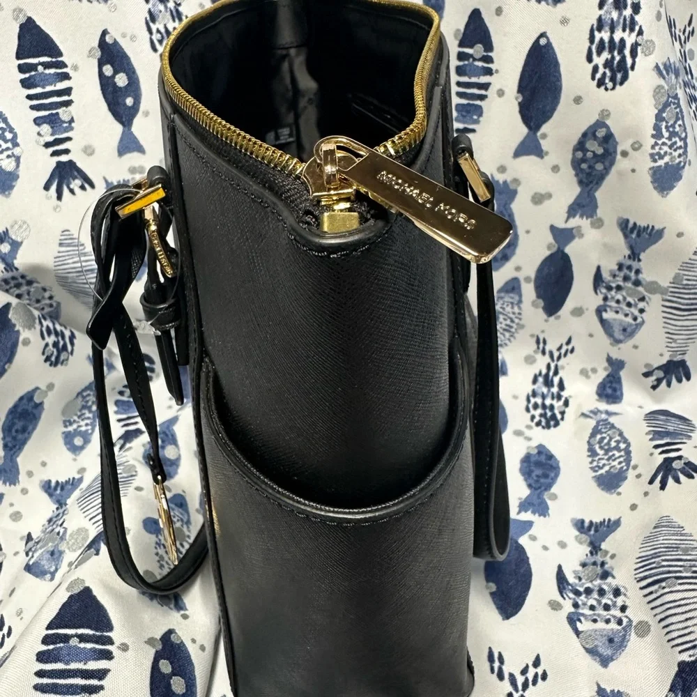 Michael Kors Elegant Black Tote with Gold Details - Picture 4 of 6